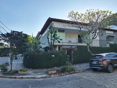 Casa com 4 Quartos para alugar, 300m² no São Francisco, Niterói