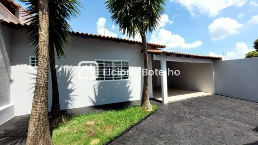 Casa com 4 Quartos para alugar, 195m² no Cidade Jardim, Uberlândia