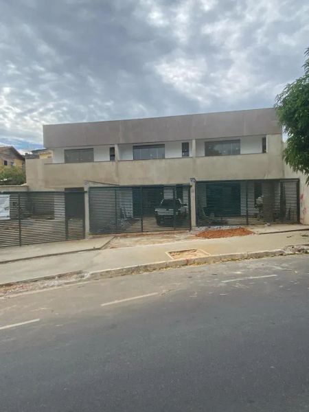 Casa com 3 quartos — Santa Amélia, Belo Horizonte