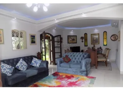 Sobrado com 4 Quartos à venda, 350m² no Jardim Siesta, Jacareí