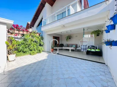 Casa com 4 Quartos à venda, 192m² no Centro, Peruíbe