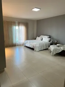 Casa com 4 Quartos à venda, 270m² no Alto Umuarama, Uberlândia