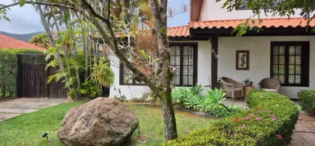 Casa de Condomínio com 4 Quartos à venda, 390m² no Itaipu, Niterói