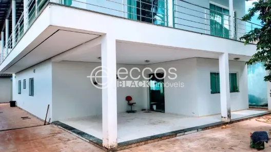 Casa com 8 Quartos à venda, 400m² no Jardim Karaíba, Uberlândia