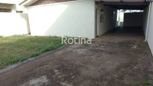 Casa com 3 Quartos para alugar, 120m² no Santa Mônica, Uberlândia