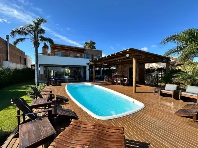 Casa de Condomínio com 4 Quartos à venda, 450m² no Praia de Mariluz, Imbé
