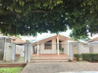 Sobrado com 8 Quartos à venda, 325m² no Vila Bandeirante, Campo Grande