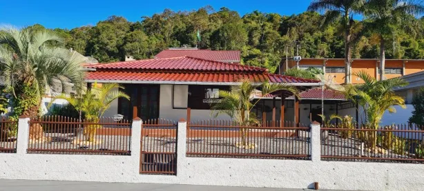 Casa com 3 Quartos à venda, 200m² no Cerâmica Reis, Brusque