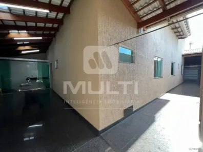Casa com 3 Quartos à venda, 200m² no Jardim Patrícia, Uberlândia