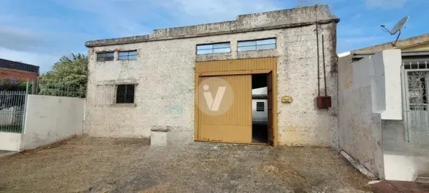 Galpão/Depósito/Armazém com 5 Quartos para venda ou aluguel, 69m² no Carolina, Santa Maria
