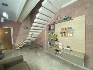 Sobrado com 4 Quartos à venda, 350m² no Parque São Benedito, Pindamonhangaba