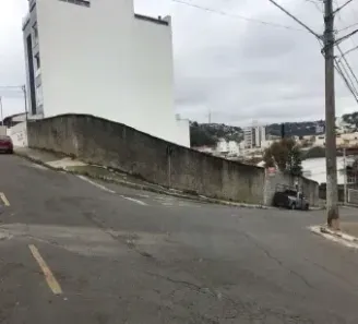 Lote/Terreno à venda, 714m² no São Pedro, Juiz de Fora