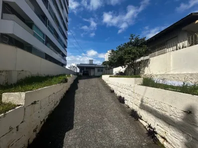 Lote/Terreno à venda, 378m² no Barreiros, São José