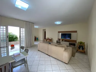 Casa com 4 Quartos à venda, 188m² no Jardim América, Goiânia