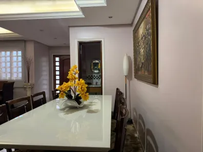 Casa com 3 Quartos à venda, 220m² no Nova Suiça, Goiânia