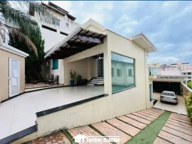 Casa com 4 Quartos à venda, 180m² no Jardim Riacho das Pedras, Contagem