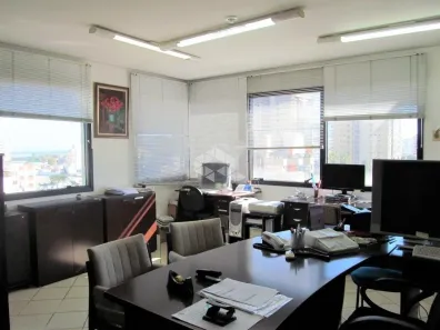 Sala Comercial à venda, 127m² no Menino Deus, Porto Alegre