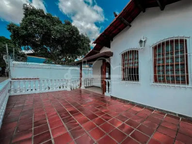 Casa com 5 Quartos à venda, 328m² no Indaiá, Belo Horizonte
