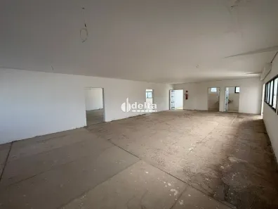 Ponto Comercial para alugar, 261m² no Jardim Karaíba, Uberlândia