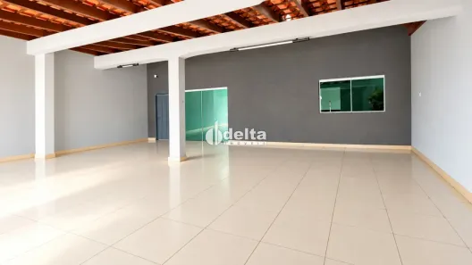 Casa com 3 Quartos à venda, 180m² no Presidente Roosevelt, Uberlândia