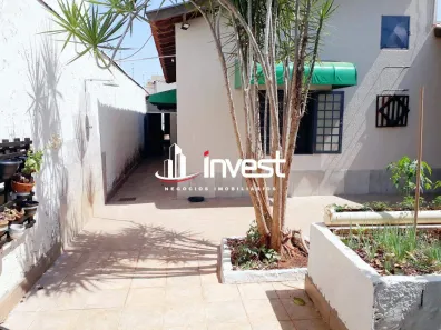 Casa com 4 Quartos para alugar, 305m² no Santa Maria, Uberaba