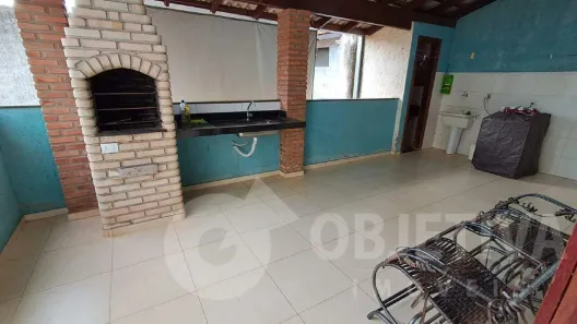 Casa com 3 Quartos para alugar, 216m² no Segismundo Pereira, Uberlândia