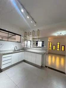 Casa com 5 Quartos à venda, 236m² no Olinda, Uberaba
