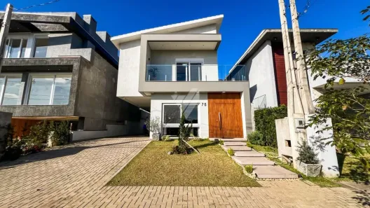 Casa de Condomínio com 4 Quartos para alugar, 211m² no Centro, Gravataí