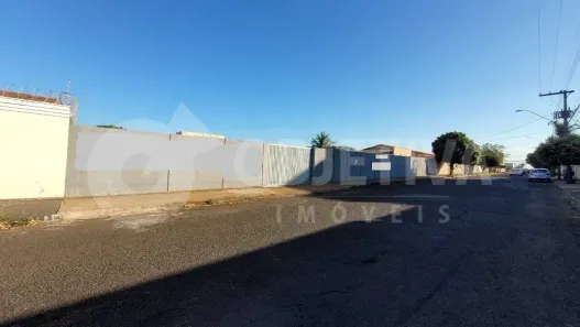 Lote/Terreno à venda, 1080m² no Segismundo Pereira, Uberlândia