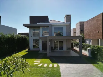 Casa de Condomínio com 5 Quartos à venda, 330m² no XANGRI-LÁ, Xangri-lá