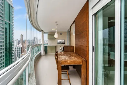 Apartamento com 3 Quartos para alugar, 217m² no Centro, Balneário Camboriú