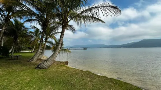 Sobrado com 4 Quartos para alugar, 350m² no Barra da Lagoa, Florianópolis