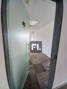 Sala Comercial para alugar, 106m² no Dezoito do Forte Empresarial/Alphaville., Barueri