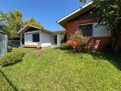Casa com 4 Quartos para alugar, 232m² no Três Figueiras, Porto Alegre