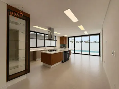 Casa de Condomínio com 4 Quartos à venda, 359m² no Piracangaguá, Taubaté