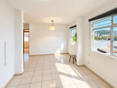 Apartamento com 2 Quartos à venda, 55m² no Barreiros, São José
