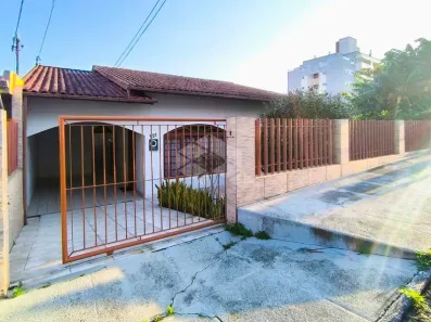 Casa com 3 Quartos para alugar, 312m² no Praia Comprida, São José