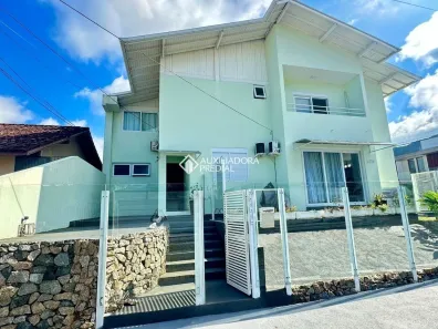 Apartamento com 2 Quartos para alugar, 75m² no Itacorubi, Florianópolis