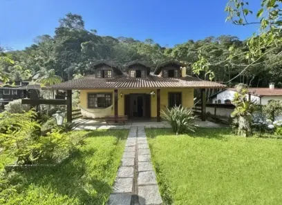 Casa de Condomínio com 7 Quartos para alugar, 354m² no Carlos Guinle, Teresópolis