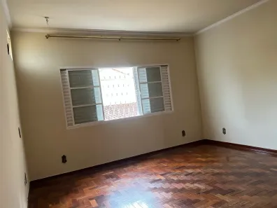 Sobrado com 4 Quartos à venda, 450m² no Vila Olímpica, Uberaba