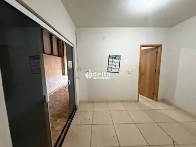 Casa com 3 Quartos para alugar, 165m² no Laranjeiras, Uberlândia