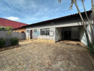 Casa com 3 Quartos para alugar, 210m² no Vila Harmonia, Araraquara