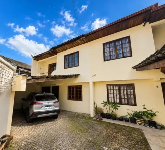 Sobrado com 4 Quartos para alugar, 130m² no Jardim das Américas, Curitiba