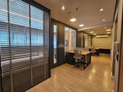 Sala Comercial com 3 Quartos para venda ou aluguel, 72m² no Cambuí, Campinas