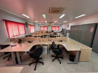 Prédio Comercial com 8 Quartos para alugar, 438m² no Veleiros, São Paulo
