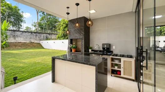 Sobrado com 4 Quartos para alugar, 220m² no Ponta Negra, Manaus