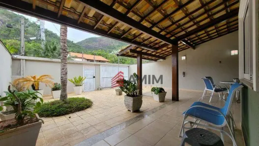 Casa com 3 Quartos à venda, 220m² no Itaipu, Niterói