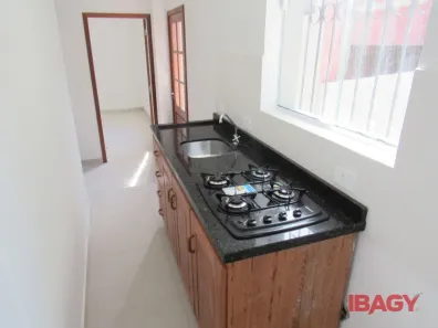 Apartamento com 1 Quarto para alugar, 30m² no Carvoeira, Florianópolis