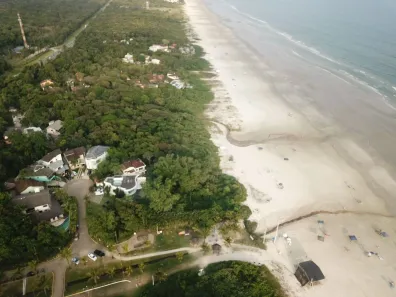 Casa de Condomínio com 4 Quartos para alugar, 200m² no Guaratuba, Bertioga