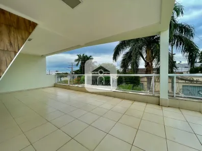 Sobrado com 4 Quartos para alugar, 389m² no Presidente Roosevelt, Uberlândia